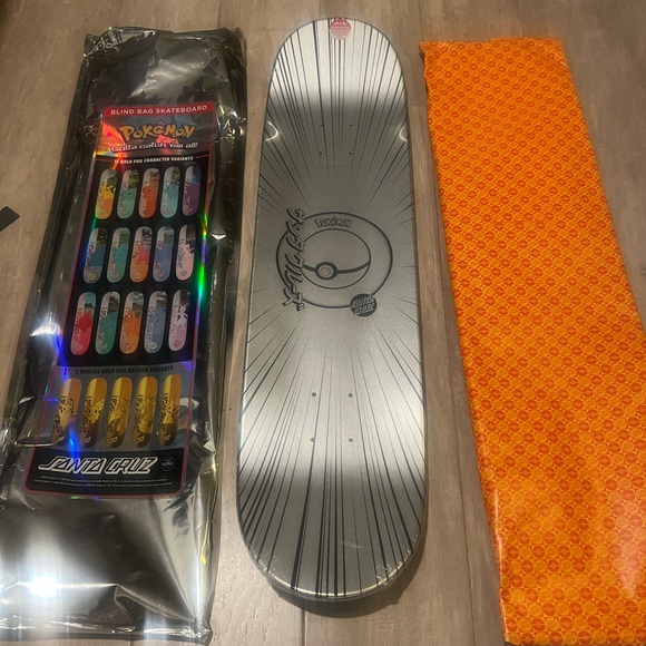 POKEMON x Santa Cruz LIMITED EDITION SKATEBOARD (Ivysaur) IN HAND/opened! - Picture 3 of 3